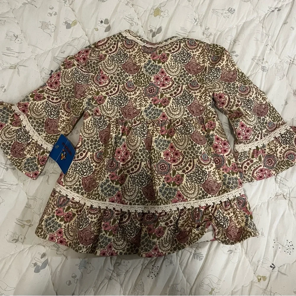 Beautiful Floral Patterned Dress with Lace details